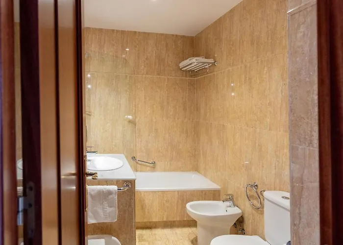 米格尔安赫尔公寓 埃斯特波纳